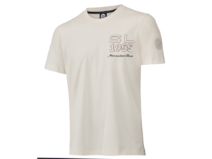 T-Shirt in verschiedenen Farben. 65 % Baumwolle (Bio)/ 35 % Polyester (recycelt), French Terry. Rundhalsausschnitt in 1 x 1 Rippe. Weicher Tragekomfort durch Peach Finish. Modern Fit. Cremefarbenes aufgestepptes Lederimitatbadge in Wildlederoptik mit geprägtem historischem 3D-Stern auf linkem Ärmel. SL, 1955 und Mercedes-Benz Schriftzug in unterschiedlichen Stick-Techniken im Brustbereich. Größen S-XXL. Offwhite B6 604 2031 - 2035. Vintageblau B6 604 2542 - 2546. T-Shirt in verschiedenen Farben. 65 % Baumwolle (Bio)/ 35 % Polyester (recycelt), French Terry. Rundhalsausschnitt in 1 x 1 Rippe. Weicher Tragekomfort durch Peach Finish. Modern Fit. Cremefarbenes aufgestepptes Lederimitatbadge in Wildlederoptik mit geprägtem historischem 3D-Stern auf linkem Ärmel. SL, 1955 und Mercedes-Benz Schriftzug in unterschiedlichen Stick-Techniken im Brustbereich. Größen S-XXL. Offwhite B6 604 2031 - 2035. Vintageblau B6 604 2542 - 2546.