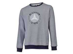 Navy/off-white sweatshirt. 82% cotton/16% polyester/2% elastane. Single-rib round neck. Modern fit. Historic star embroidery on the chest. Sizes S-XXL. Navy/off-white sweatshirt. 82% cotton/16% polyester/2% elastane. Single-rib round neck. Modern fit. Historic star embroidery on the chest. Sizes S-XXL.