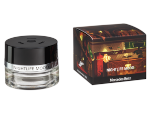 AIR-BALANCE package. The interior of the vehicle can be fragranced to suit your own individual preference with the AIR-BALANCE package (optional extra Code P21).<br>Flacon, NIGHTLIFE MOOD. Fragrance family: woody, oriental, amber. Wood notes with fresh, cool spices such as cardamom and pink pepper.