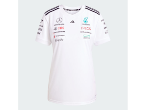 T-Shirt Damen, Fahrer. 100 % Polyester (recycelt). MERCEDES-AMG PETRONAS FORMULA ONE TEAM 2025 Fahrer T-Shirt. Atmungsaktiv dank Aeroready-Technologie. Streifendetail an Schulter. Team- und Partnerlogos auf Vorder- und Rückseite sowie auf den Ärmeln. Made for Mercedes-Benz by adidas. Größen XXS-XXL. Weiß (XXS) B6 799 8290. Weiß (XS-XL) B6 799 8130-134. Weiß (XXL) B6 799 8291. Schwarz (XXS) B6 799 8292. Schwarz (XS-XL) B6 799 8146-150. Schwarz (XXL) B6 799 8293. T-Shirt Damen, Fahrer. 100 % Polyester (recycelt). MERCEDES-AMG PETRONAS FORMULA ONE TEAM 2025 Fahrer T-Shirt. Atmungsaktiv dank Aeroready-Technologie. Streifendetail an Schulter. Team- und Partnerlogos auf Vorder- und Rückseite sowie auf den Ärmeln. Made for Mercedes-Benz by adidas. Größen XXS-XXL. Weiß (XXS) B6 799 8290. Weiß (XS-XL) B6 799 8130-134. Weiß (XXL) B6 799 8291. Schwarz (XXS) B6 799 8292. Schwarz (XS-XL) B6 799 8146-150. Schwarz (XXL) B6 799 8293.