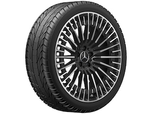 53.3 cm (21-inch) AMG multi-spoke wheel.