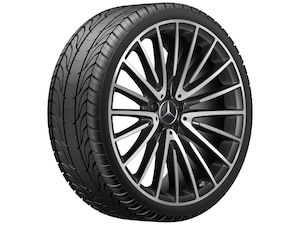 53.3 cm (21-inch) AMG multi-spoke wheel.