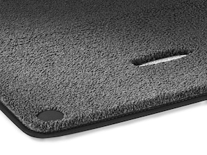 Exclusive velour mats with particularly deep, thick pile, featuring metal badge with Mercedes-Benz lettering. Available in various colours to match your interior.