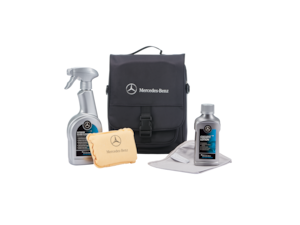 <li>Complete set in high-quality casual bag with Mercedes-Benz logo</li><br/><li>Two versatile care products: cockpit lotion and screen wash, inside (both products ECARF-certified)</li><br/><li>Practical: Glass sponge (synthetic leather pad) and window cloth</li>