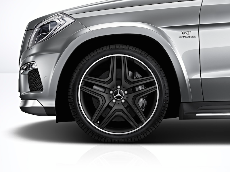 AMG 5-twin-spoke wheel, 53.3 cm (21-inch), High-sheen rim flange AMG 5-twin-spoke wheel, 53.3 cm (21-inch), High-sheen rim flange
