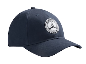 Cap. Navy with off-white contrasts. 100% cotton. Strap with metal clasp, embossed with star logo, for adjusting fit.