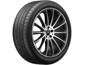 53.3 cm (21-inch) AMG multi-spoke wheel.