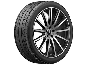 55.9 cm (22-inch) AMG multi-spoke wheel.